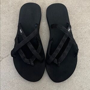 Teva Women's Olowahu Black Strappy Sandals sz 9 EUC